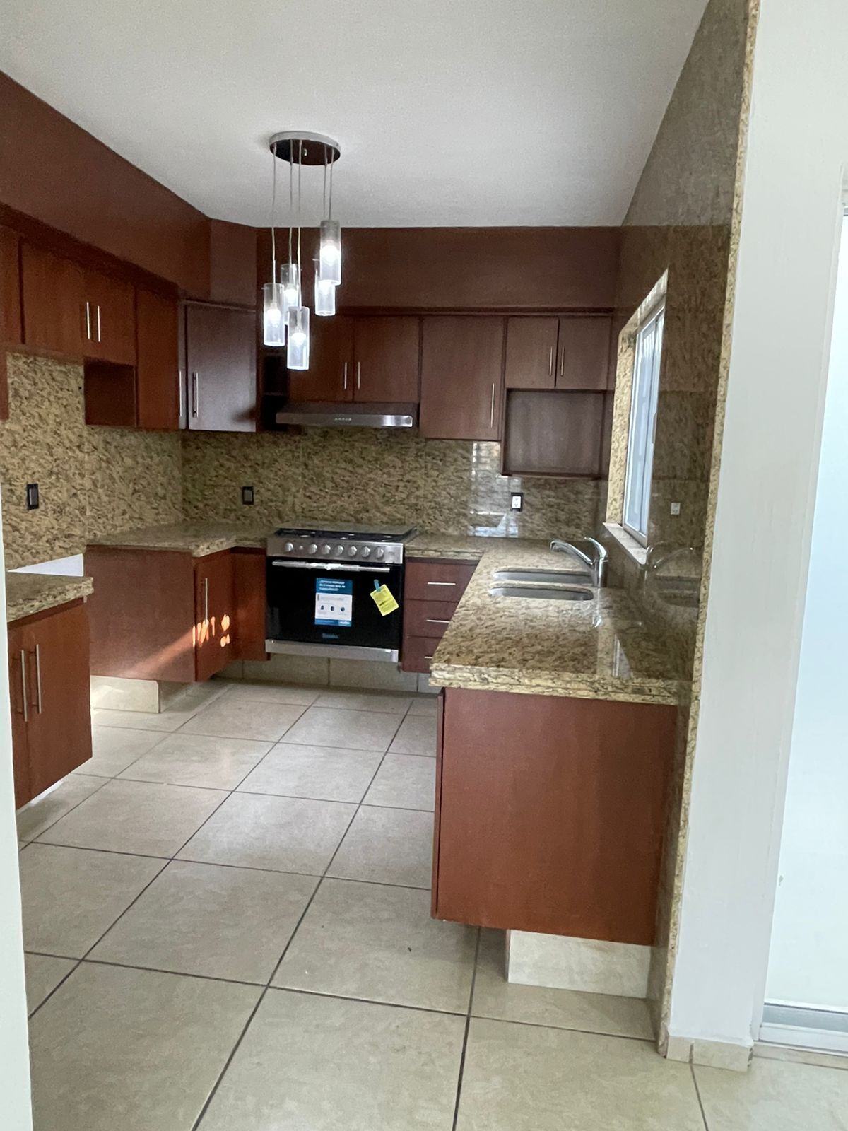 Hermosa casa en venta en Real de Valdepeñas - foto 3