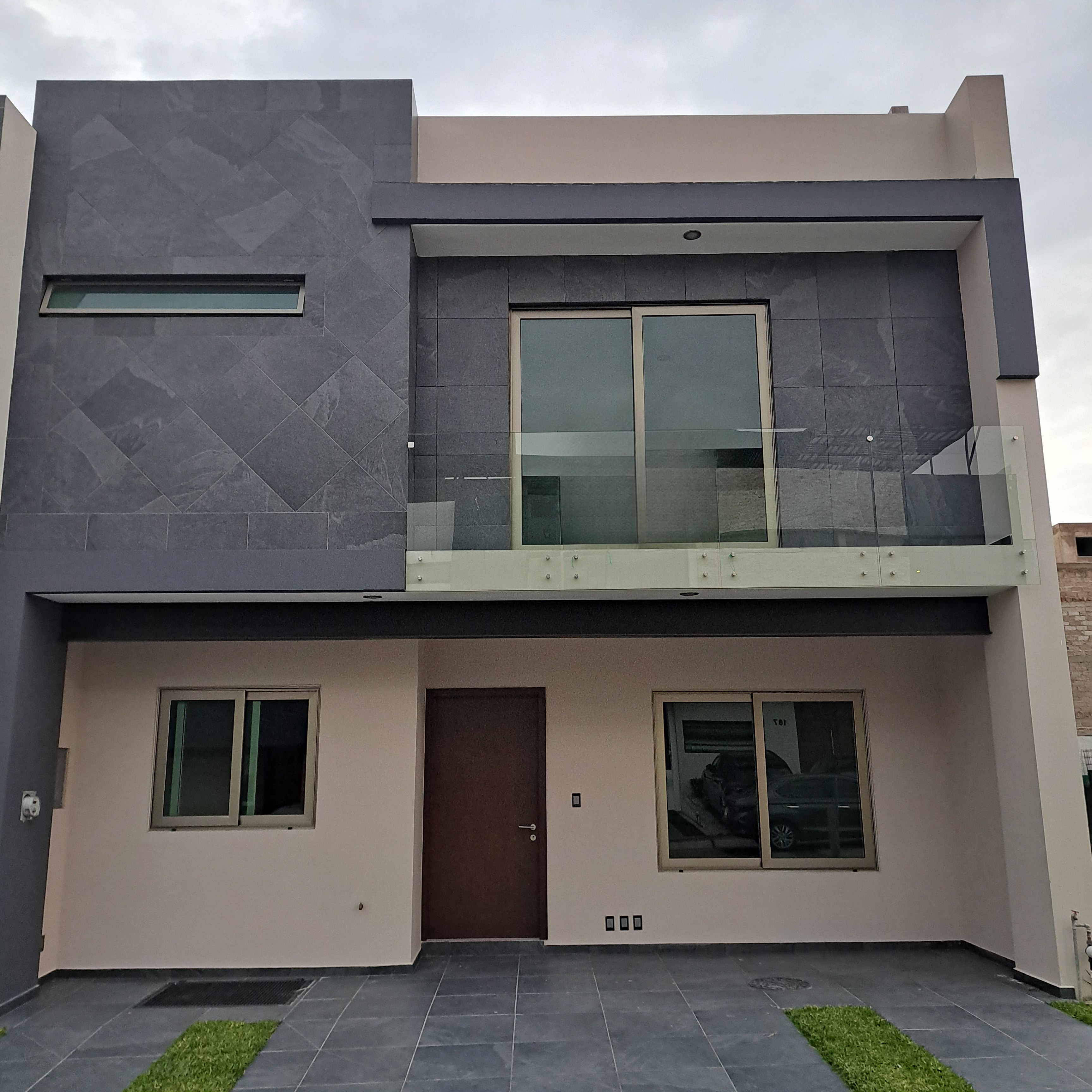 Bienvenido a tu nuevo hogar! Esta casa en Venta es simplemente espectacular, ubicada en Coto Imperio Austriaco Casa 169